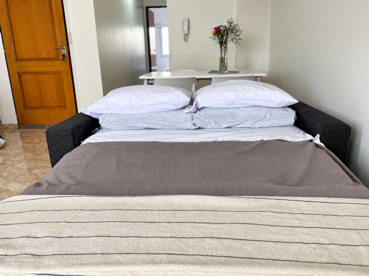 9 de Julio: sofá cama doble armado