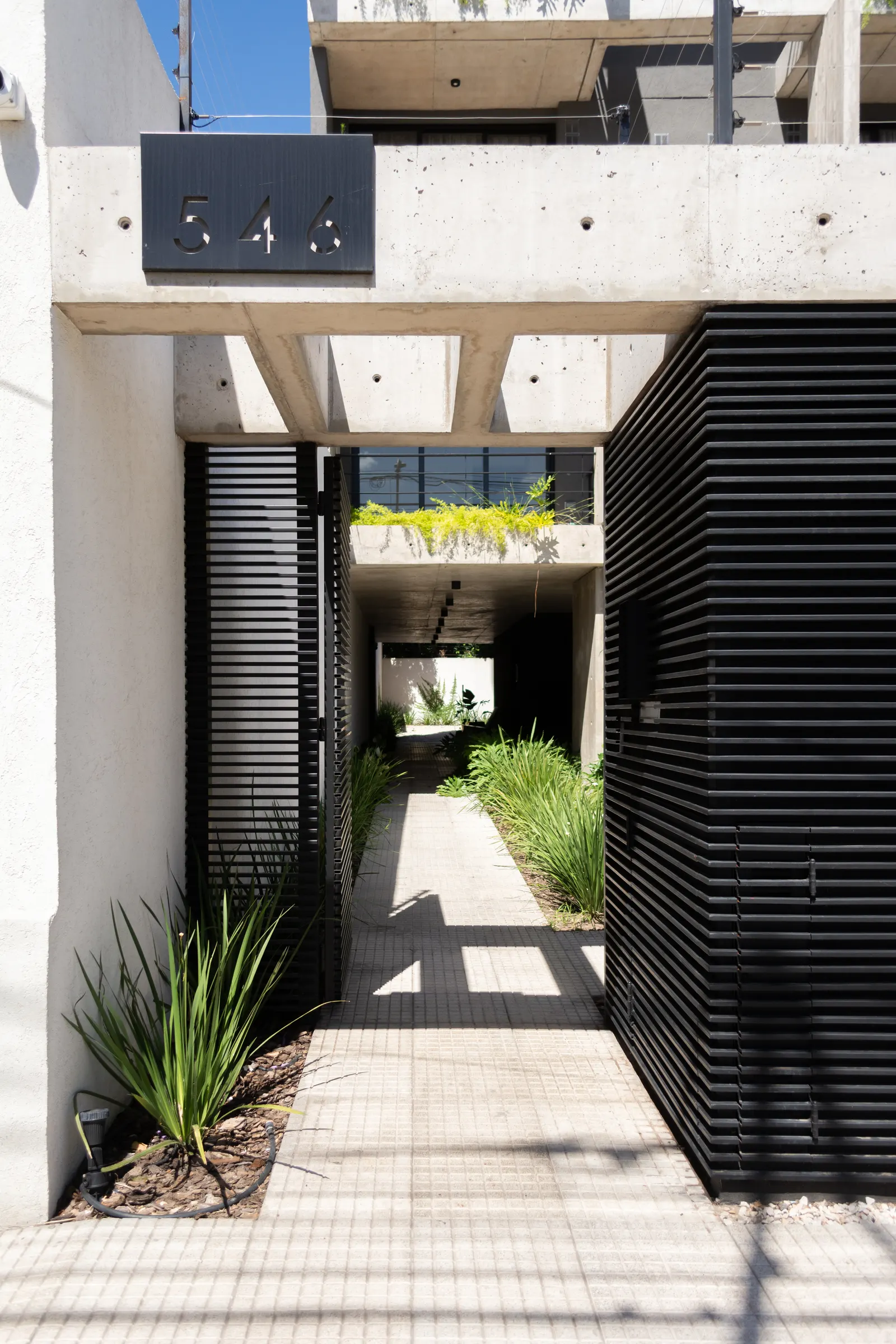 Casullo: entrada del edificio